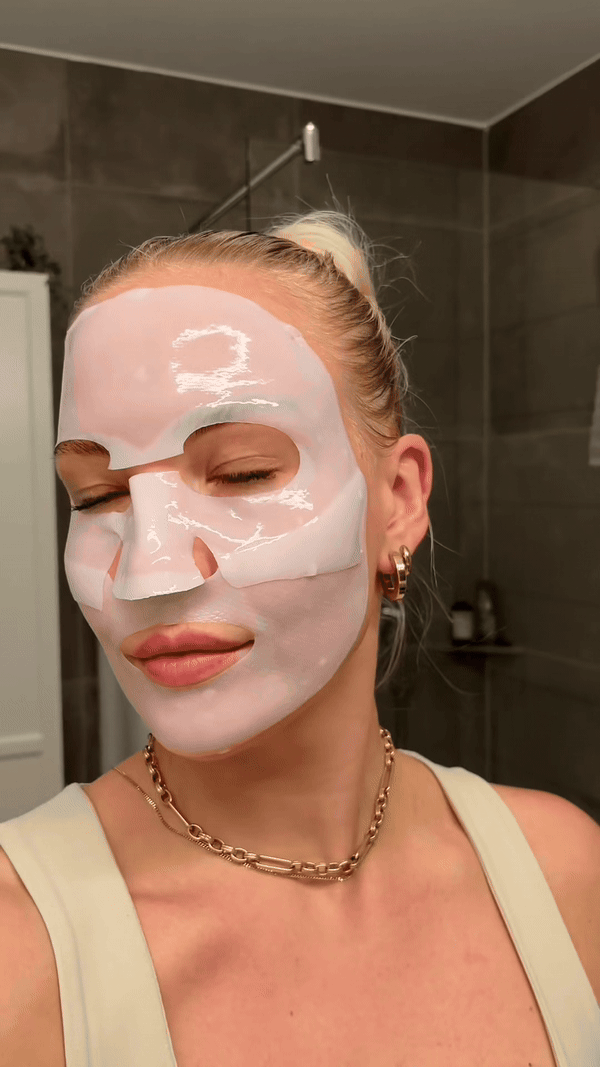 Overnight collagen care for visible morning results.
